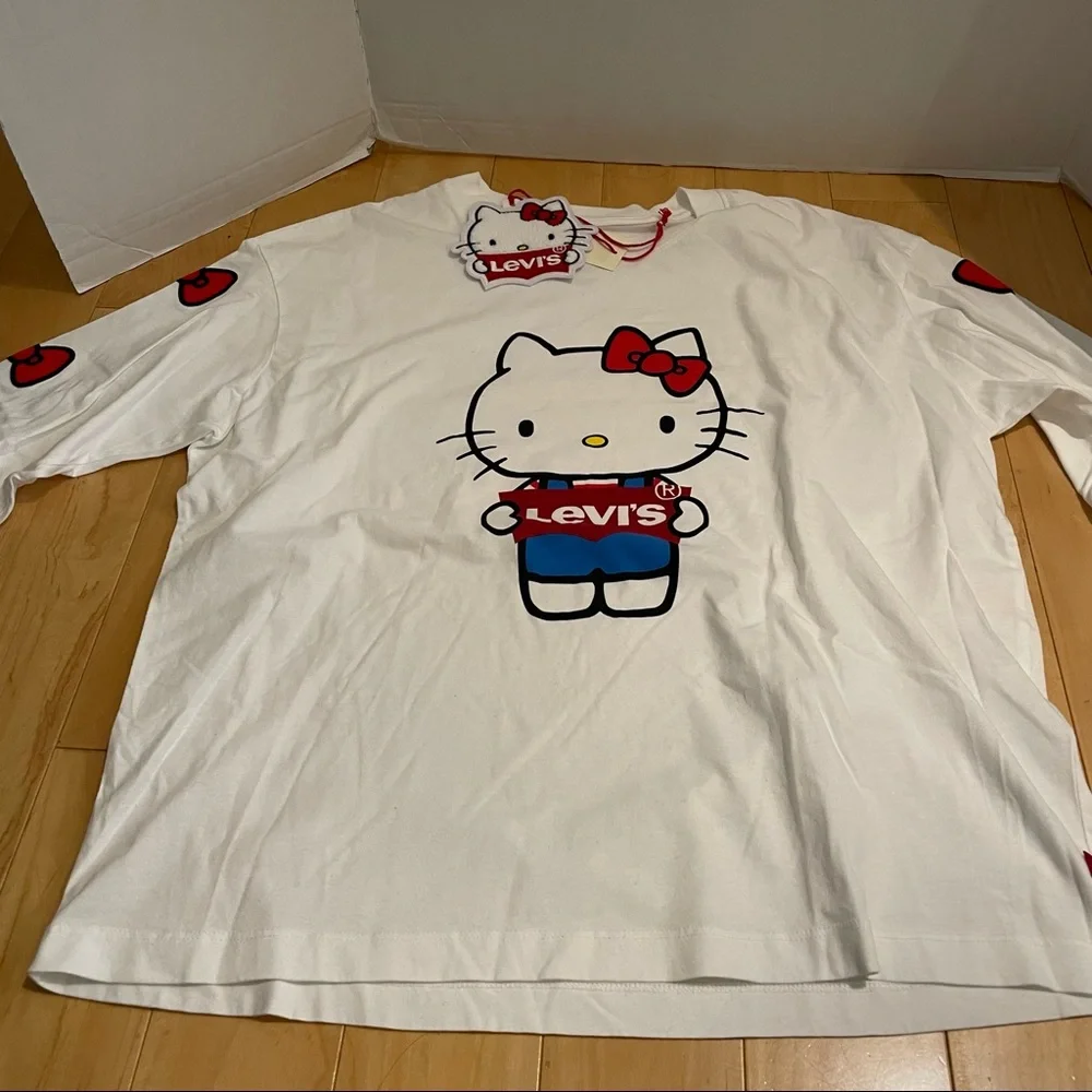NWT women’s Levi’s x hello kitty top - Picture 6 of 10